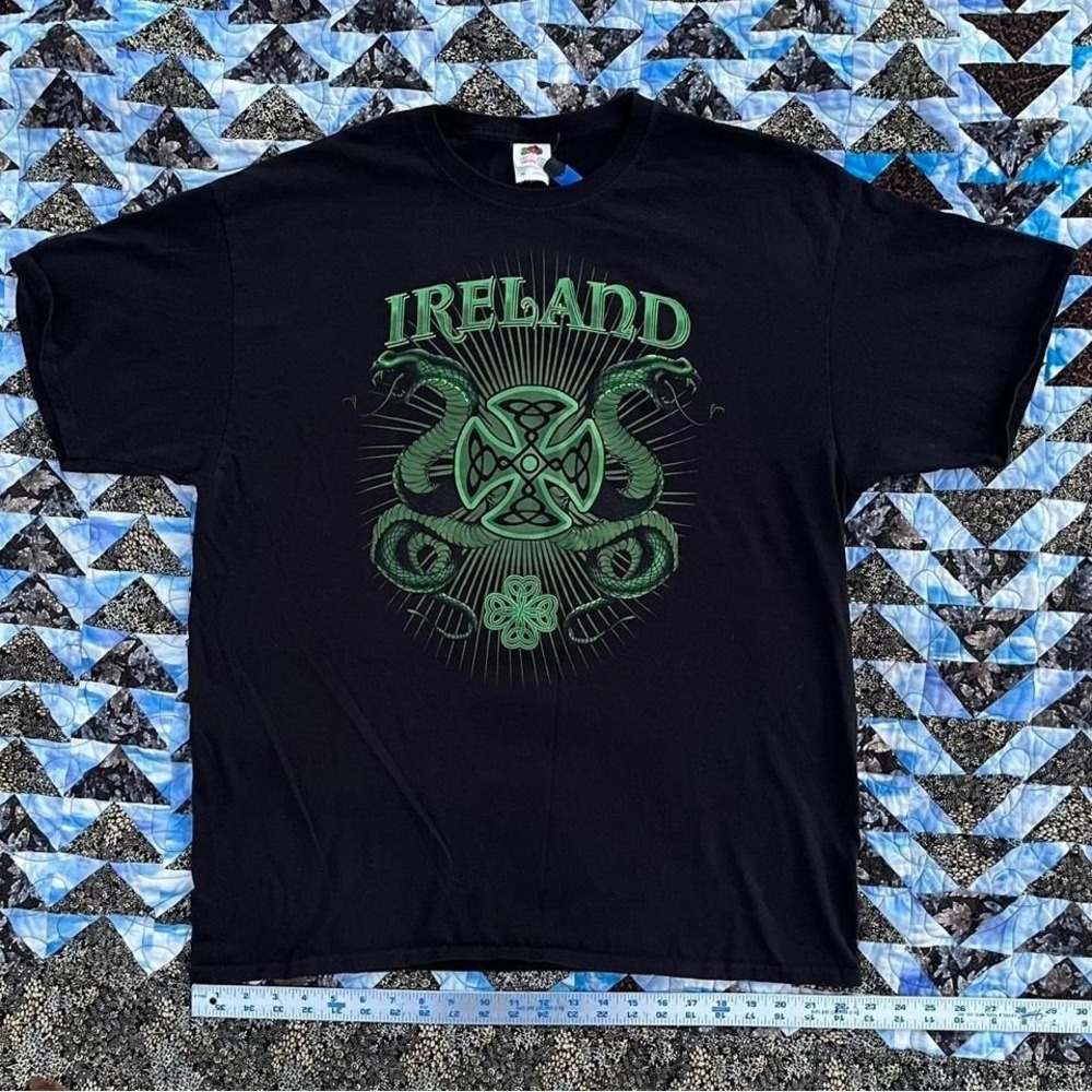 BOXY VINTAGE IRELAND IRONCROSS LUCKY CHARM SNAKE TEE